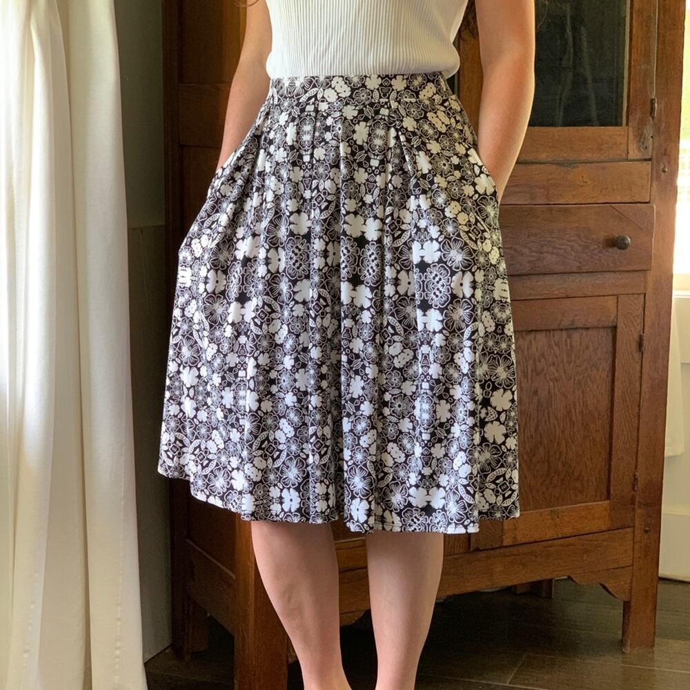LuLaRoe Black & White Stretch Pull-on Skirt, XS